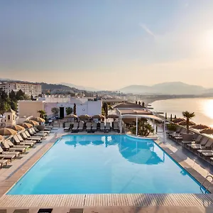 4* מלון Radisson Blu